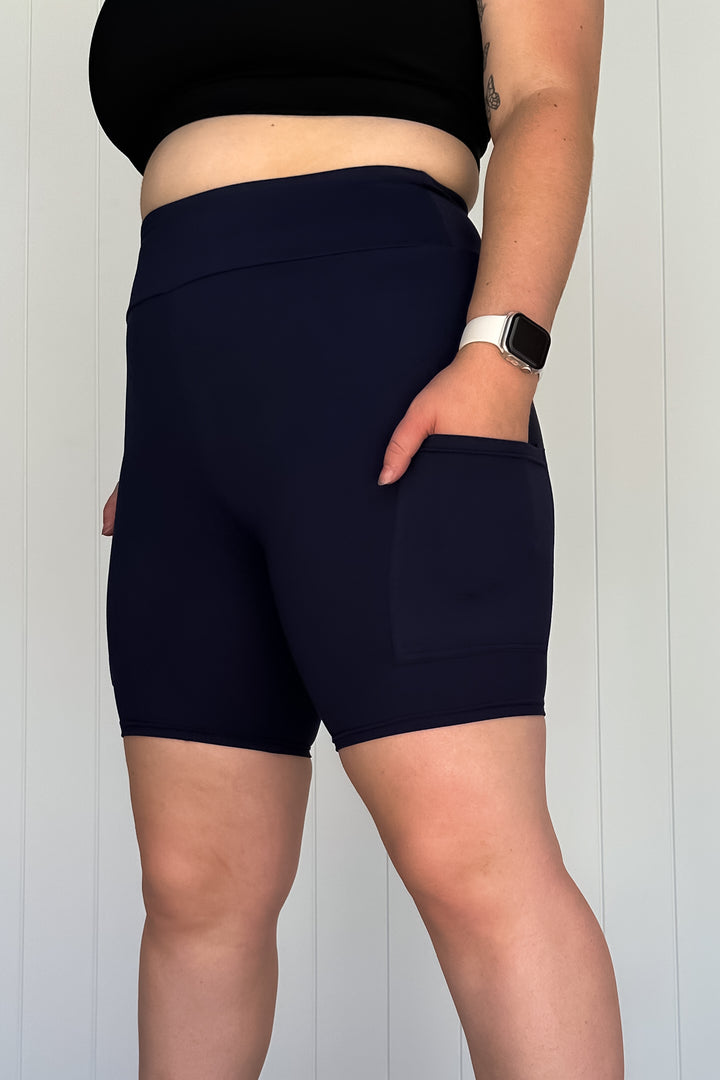Navy - Casual - Mid Shorts - Pockets
