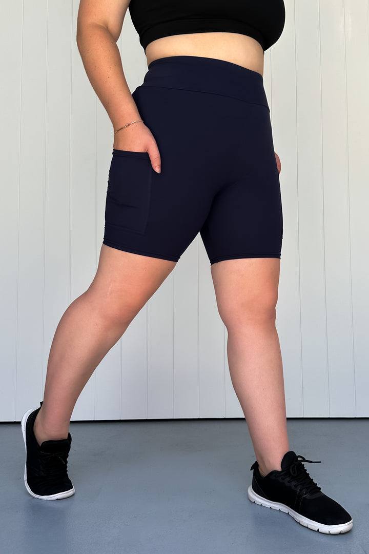 Navy - Casual - Mid Shorts - Pockets