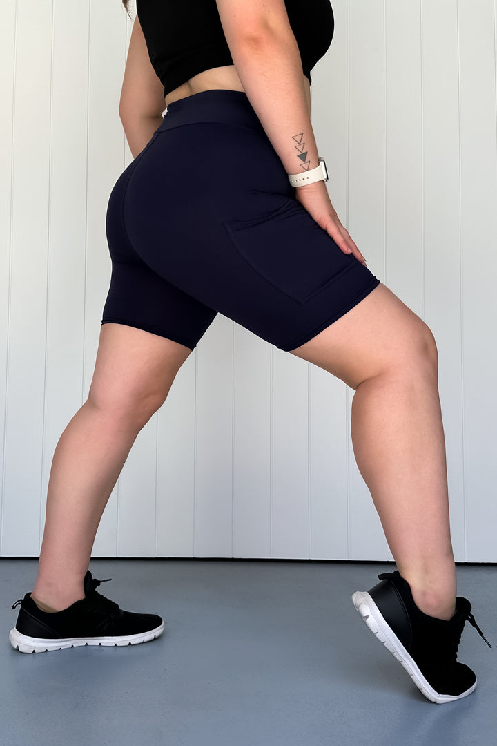 Navy - Casual - Mid Shorts - Pockets