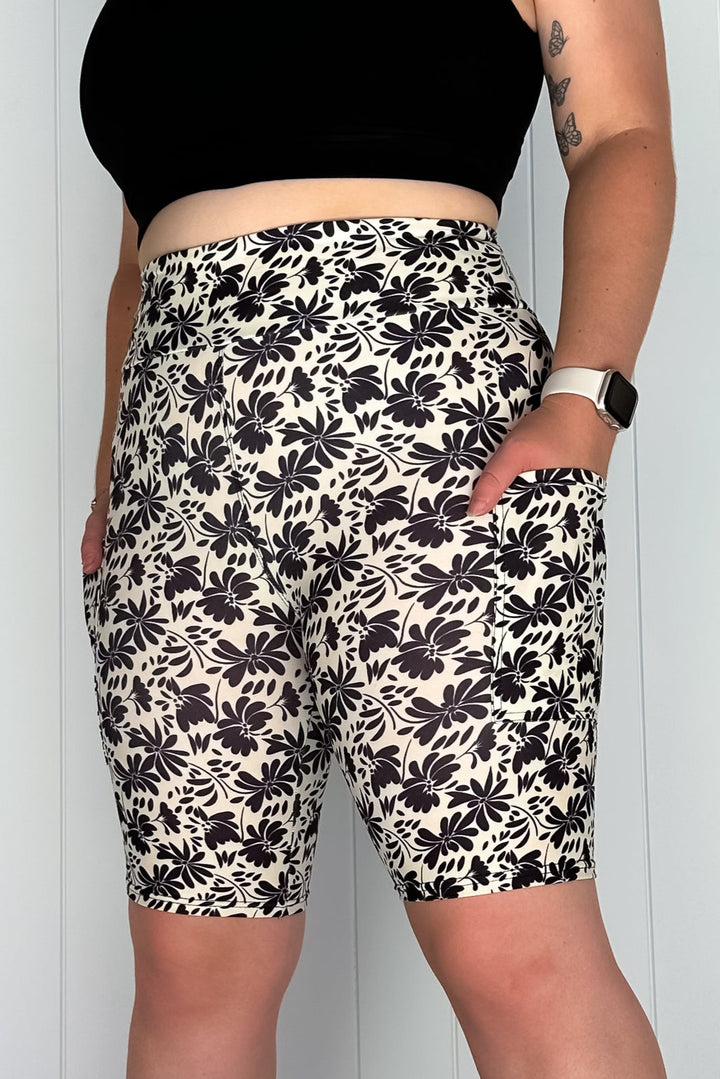 Ivory Onyx Blossom - Casual - Long Shorts - Pockets