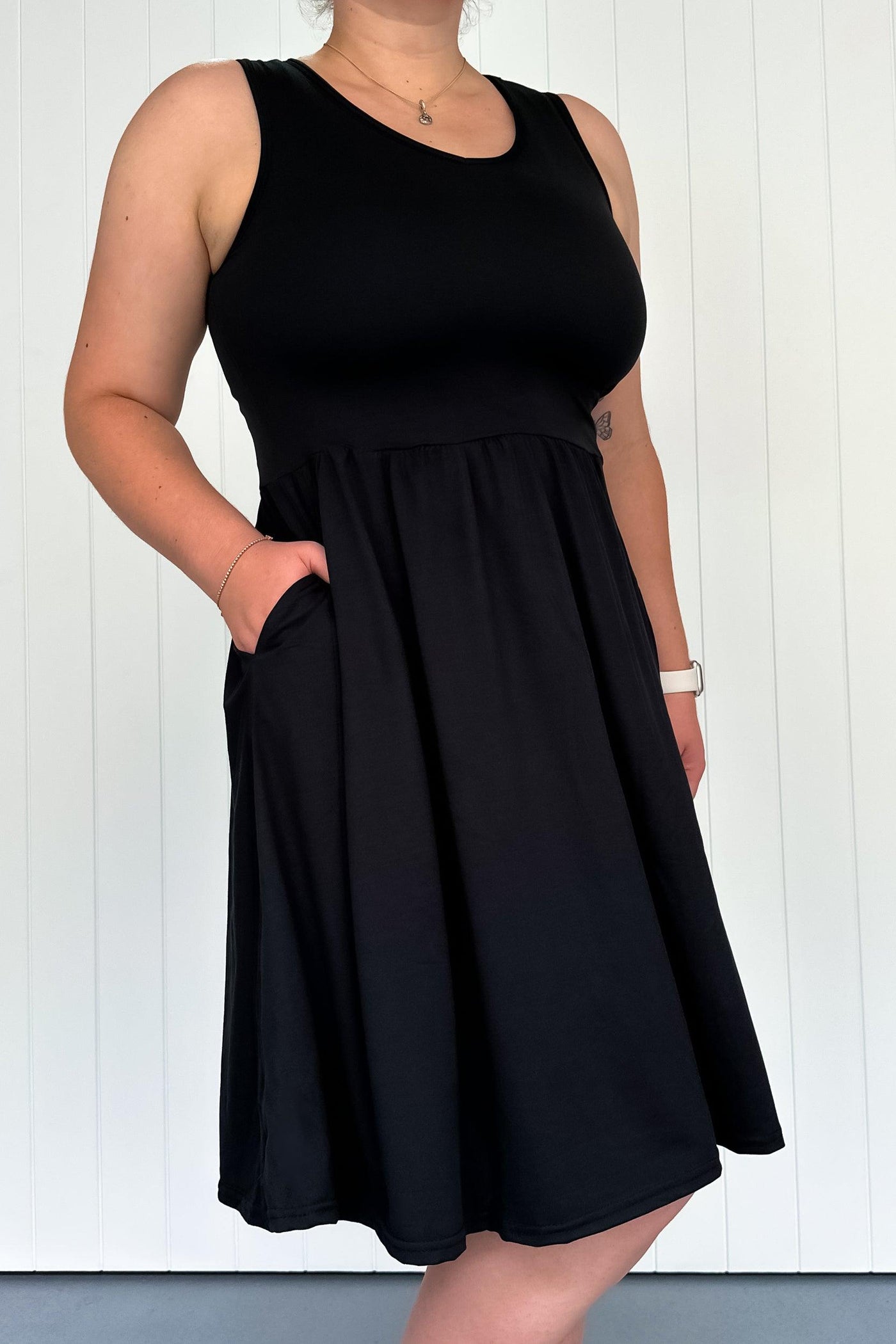 Black - Sleeveless Knee Length Dress - V-neck - Side Pockets