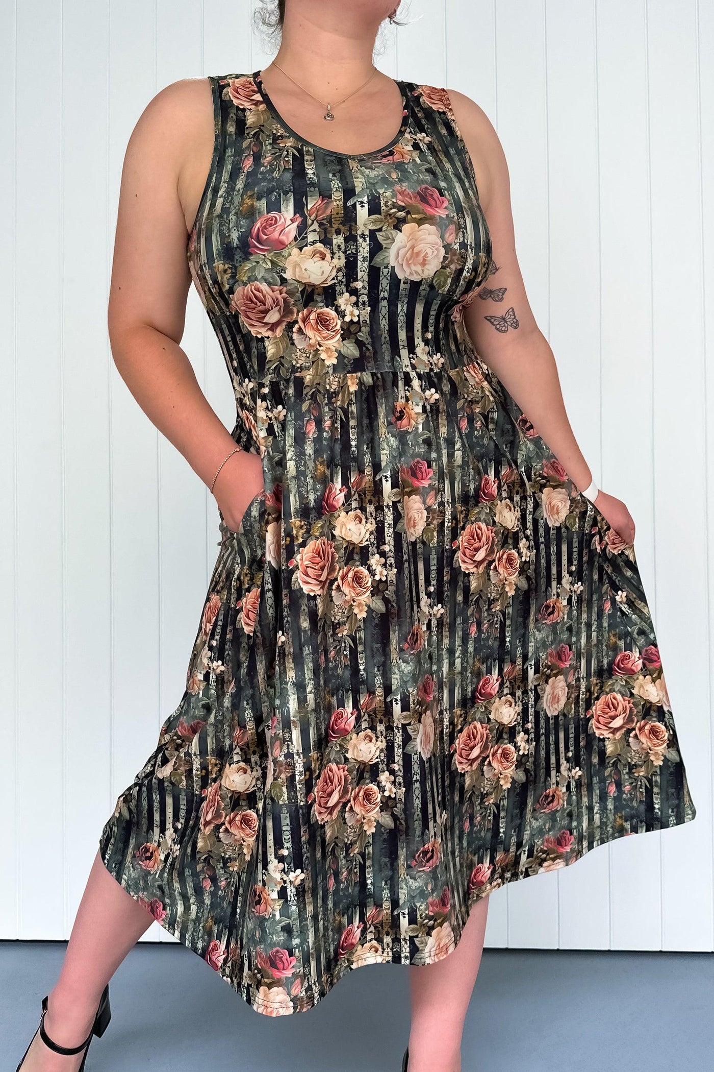 Heritage Rose - Sleeveless Midi Dress - Pockets