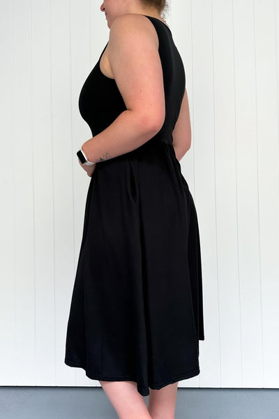 Black - Sleeveless Midi Dress - Pockets