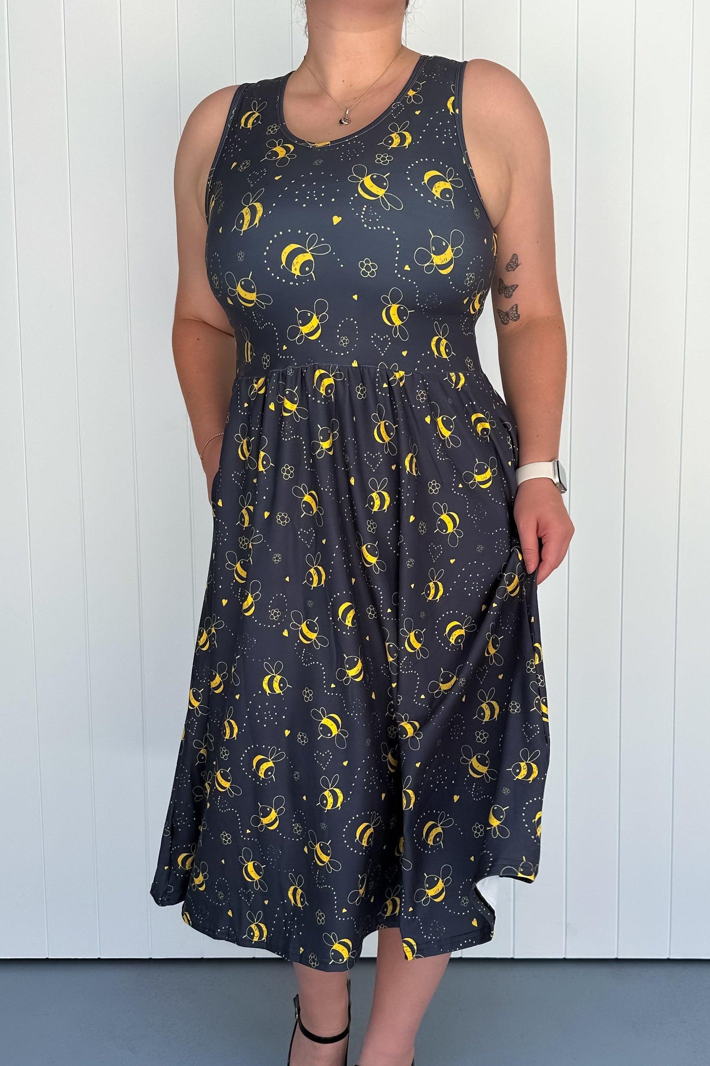 Bumble Bee - Sleeveless Midi Dress - Pockets