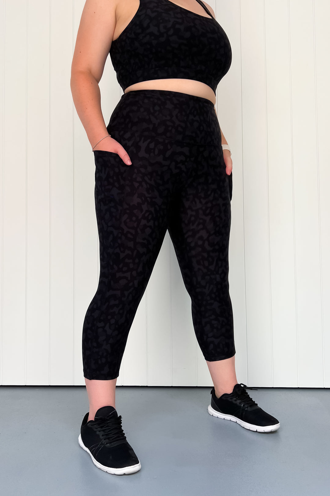 Black Panther - Leg Pockets - Capri Leggings - Hybrid 2.0