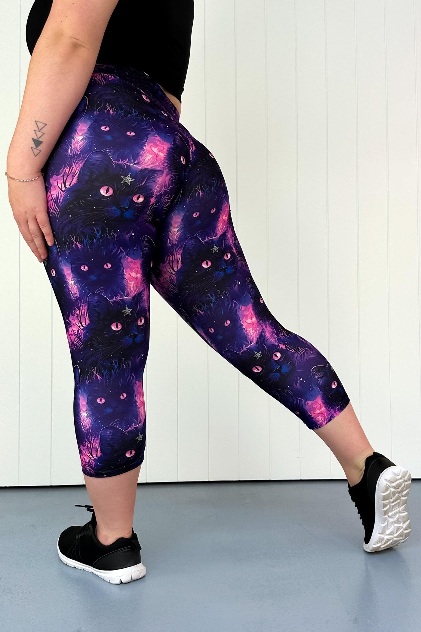 Wicca Cat - Casual - Capri Leggings