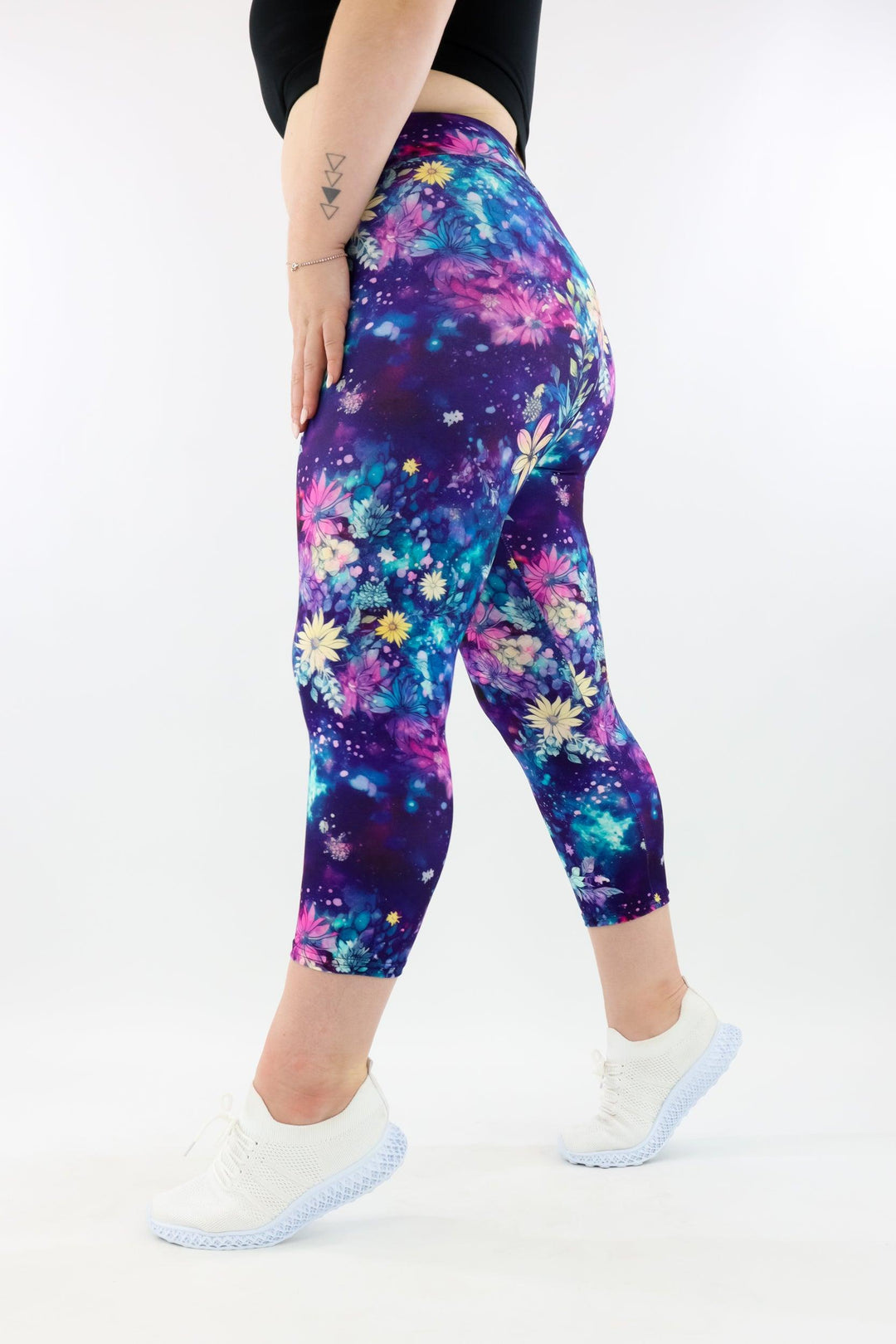 Galaxy Flowers - Casual - Capri Leggings