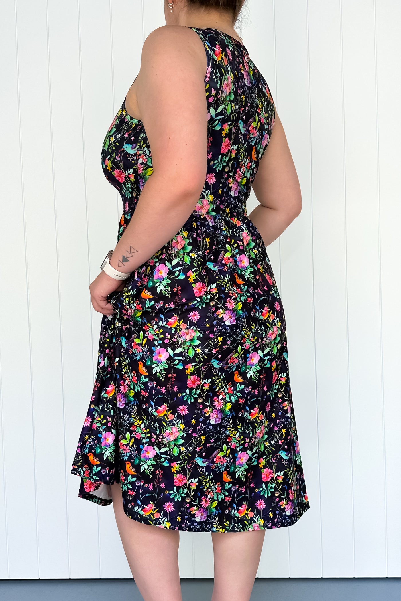 Birds and Blooms - Sleeveless Midi Dress - Pockets