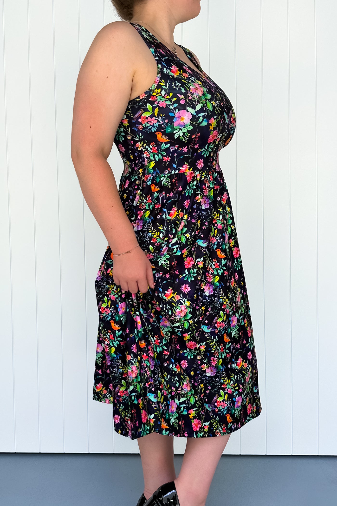 Birds and Blooms - Sleeveless Midi Dress - Pockets