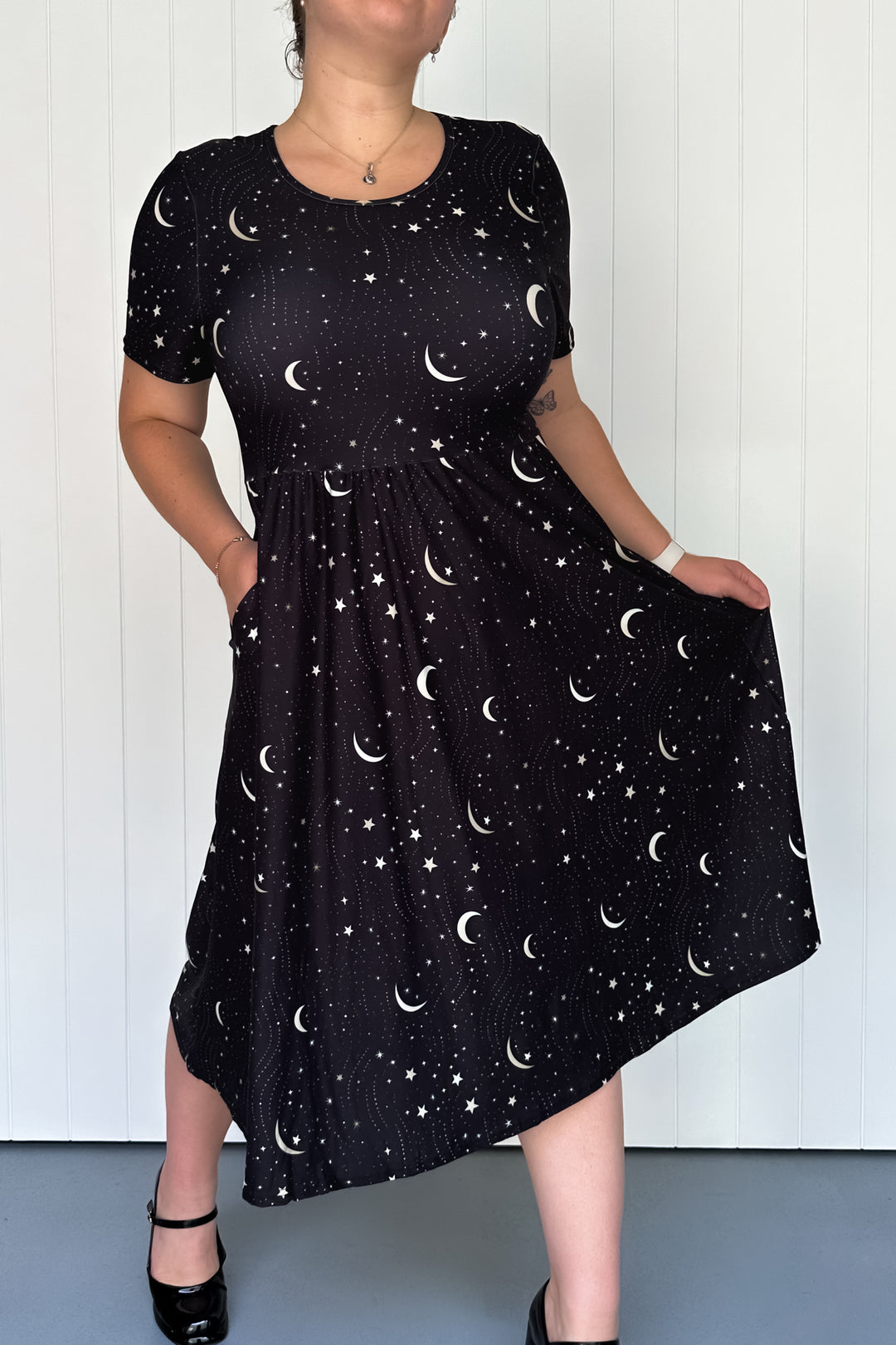 Moonbeam Nightfall - Midi Dress - Short Sleeve - Pockets