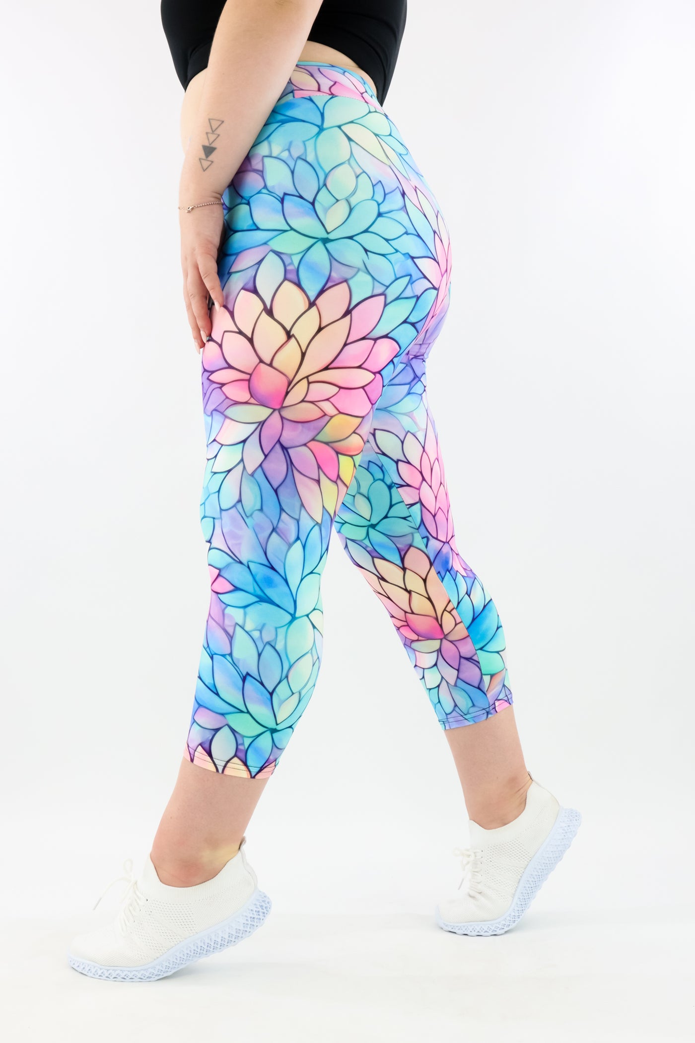 Pastel Lotus - Casual - Capri Leggings