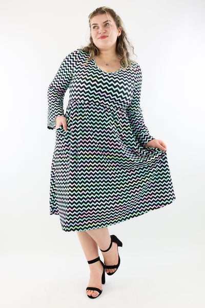 Coloura - Midi Length Dress - Bell Sleeve - Pockets