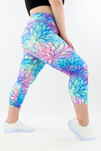 Pastel Lotus - Casual - Capri Leggings