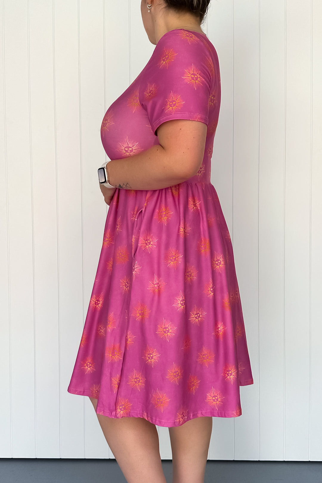 Sun-Kissed Magenta - Knee Length Dress - Short Sleeve - Pockets