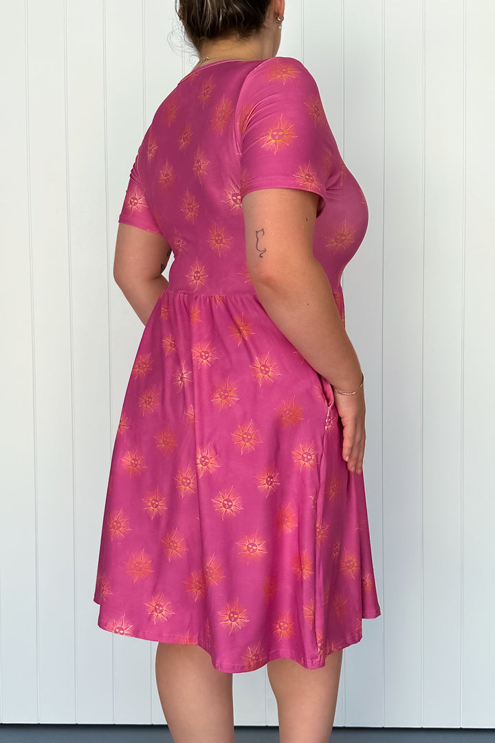 Sun-Kissed Magenta - Knee Length Dress - Short Sleeve - Pockets