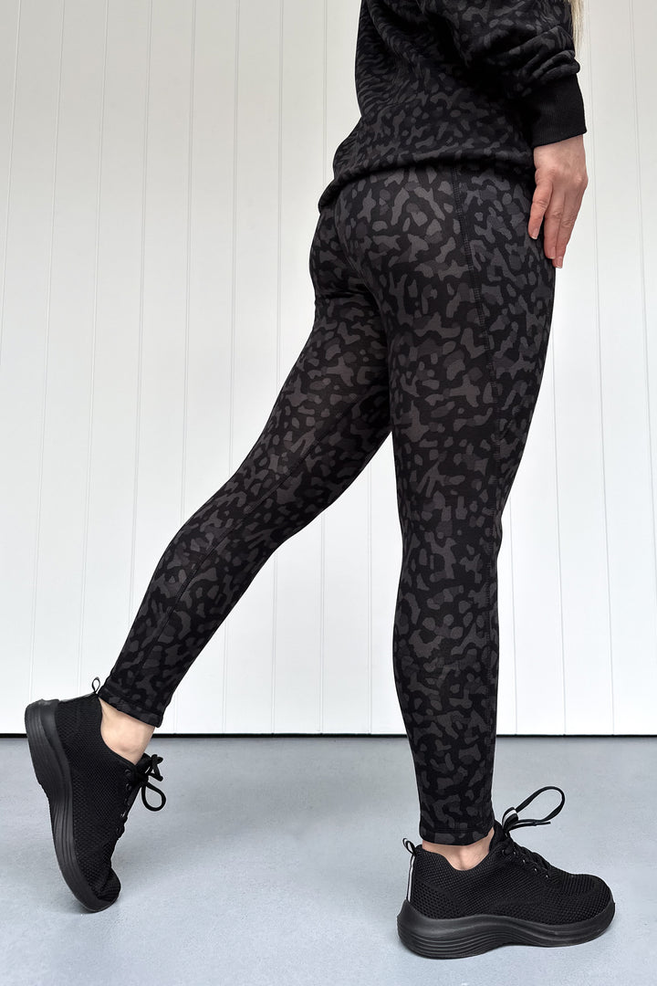 Black Panther - Fleece - Leg Pockets - Full Leggings