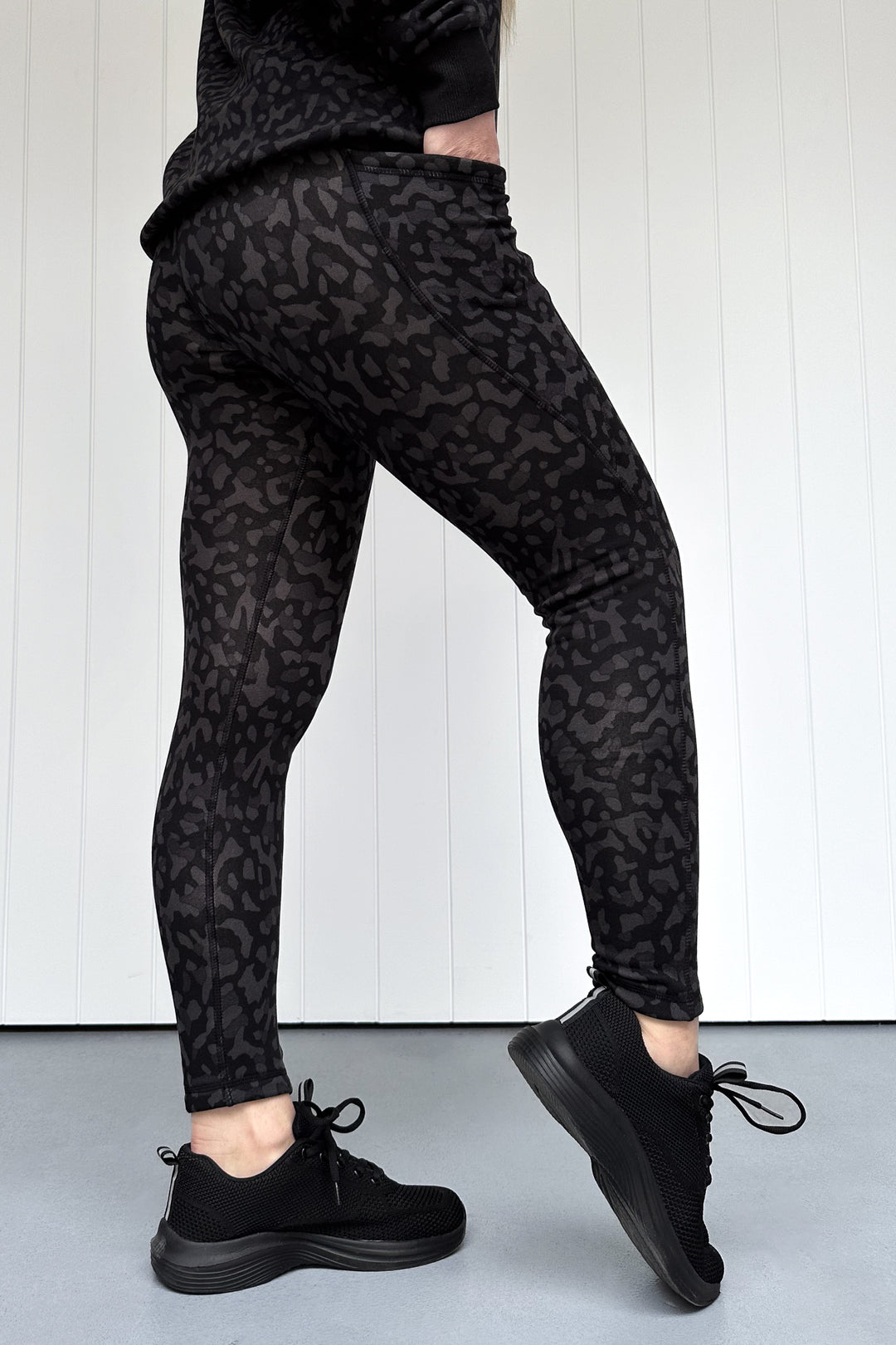 Black Panther - Fleece - Leg Pockets - Full Leggings