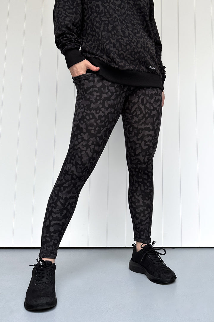 Black Panther - Fleece - Leg Pockets - Full Leggings