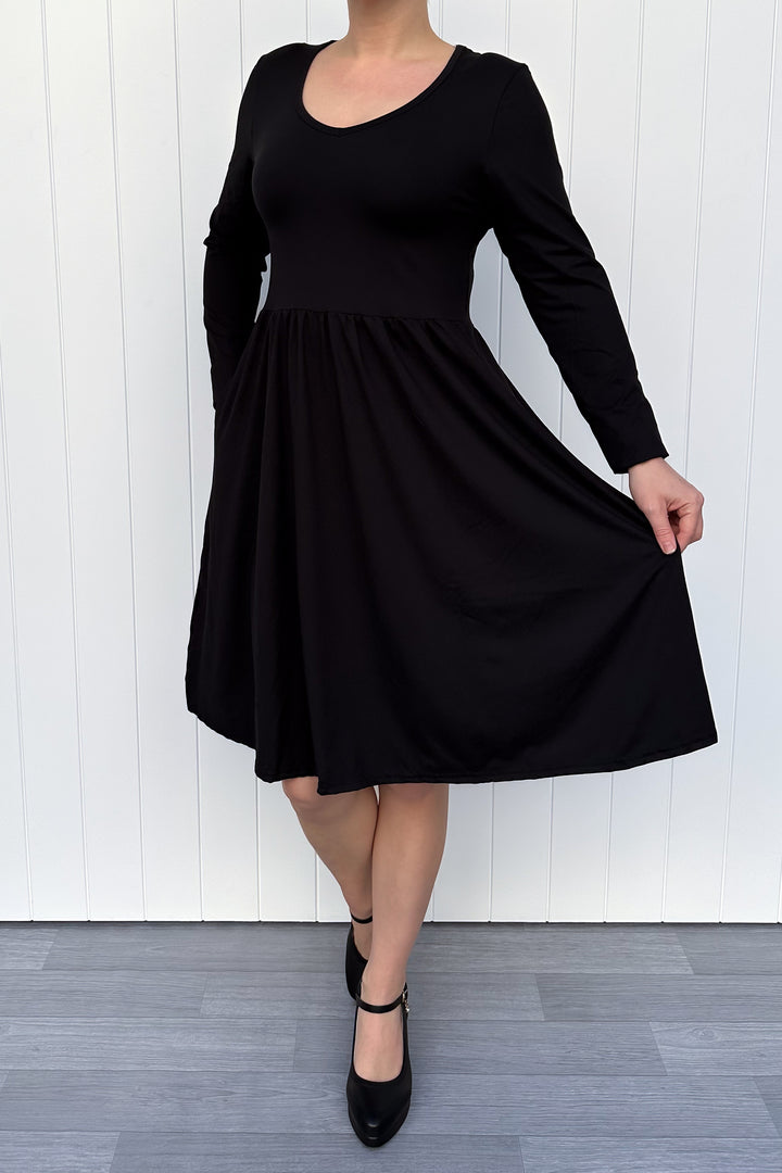 Black - Knee Dress - Long Sleeve - Pockets