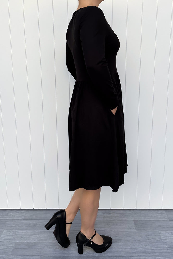 Black - Knee Dress - Long Sleeve - Pockets