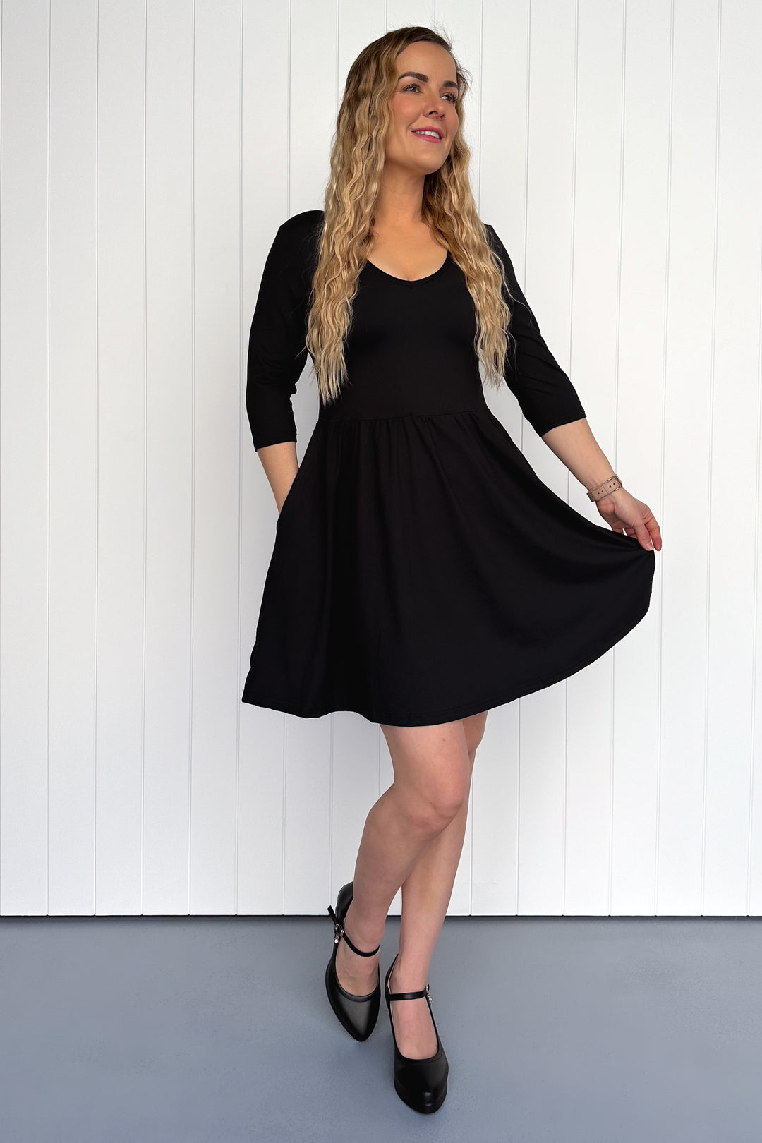 Black - 3/4 Sleeve - Mini Dress - Pockets