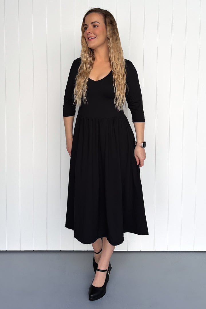 Black - 3/4 Sleeve - Midi Dress - Pockets