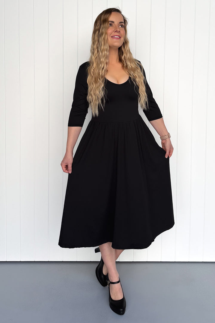 Black - 3/4 Sleeve - Midi Dress - Pockets