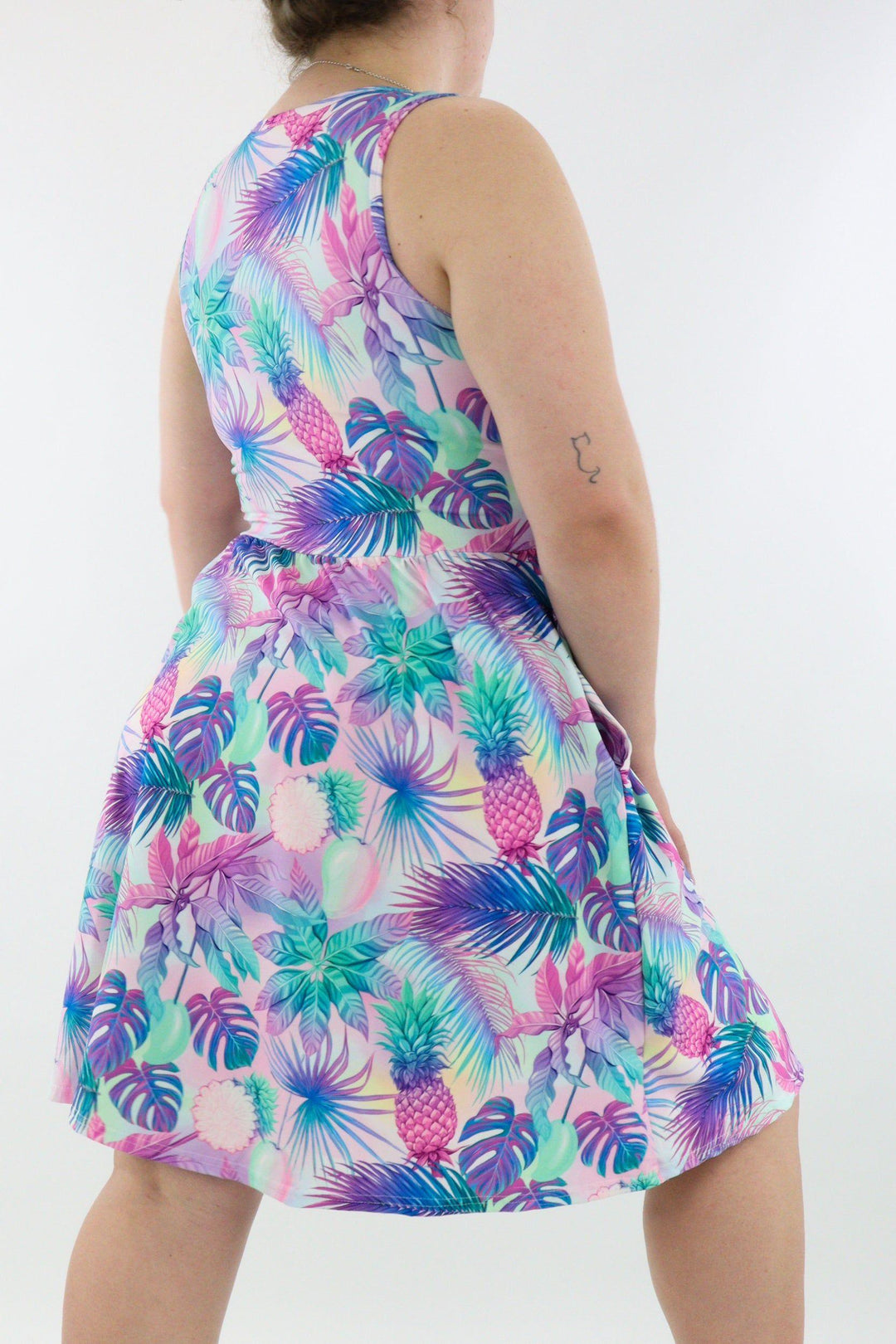 Summer Dreams - Sleeveless Skater Dress - Knee Length - Side Pockets - Pawlie