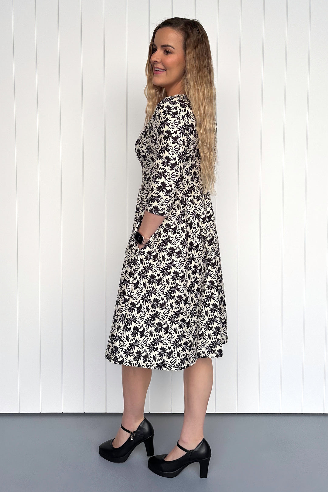 Ivory Onyx Blossom - 3/4 Sleeve - Knee Length Dress - Pockets