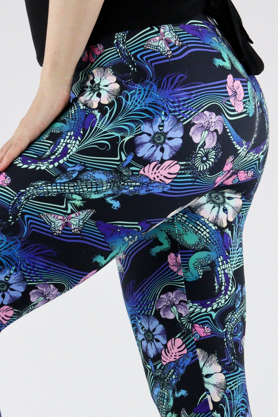 Crocodile Tropics - Casual Capri Leggings Casual Capri Leggings Pawlie   