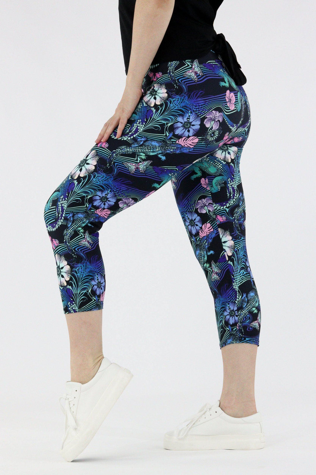 Crocodile Tropics - Casual Capri Leggings Casual Capri Leggings Pawlie   