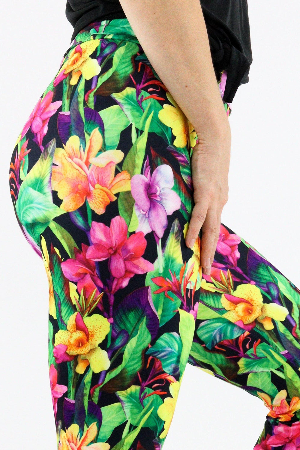Exotic Flowers - Casual Capri Leggings Casual Capri Leggings Pawlie   