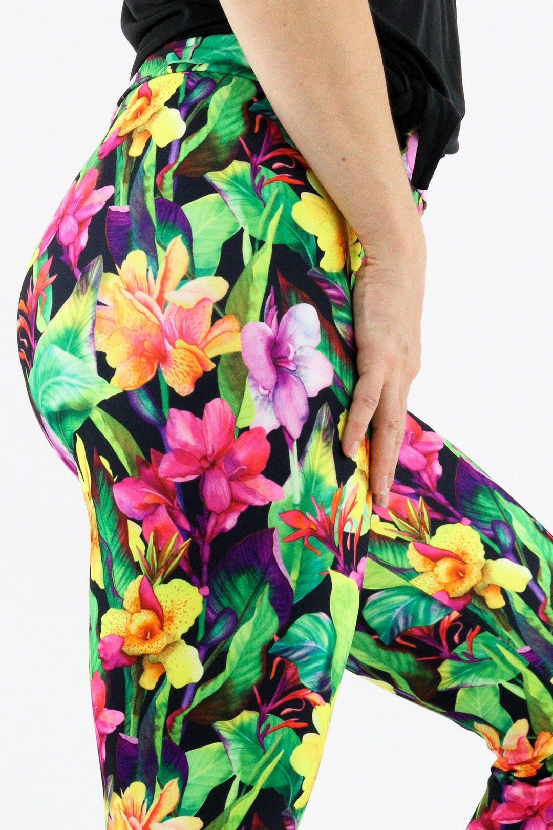Exotic Flowers - Casual Capri Leggings Casual Capri Leggings Pawlie   